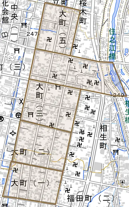 大町とその周辺の地図。町の範囲を重ねている