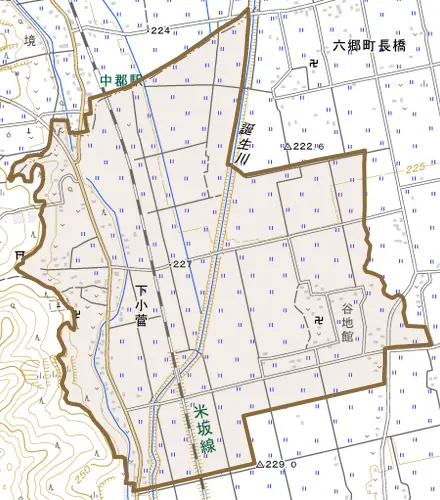 下小菅とその周辺の地図。町の範囲を重ねている