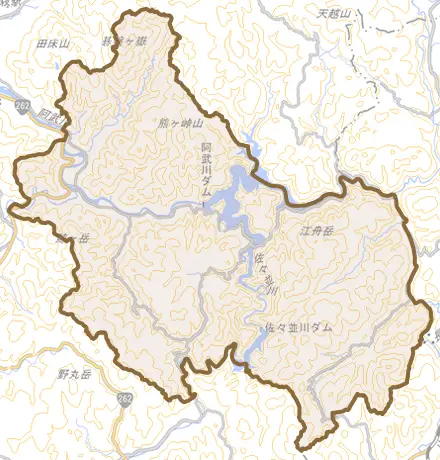 川上とその周辺の地図。町の範囲を重ねている