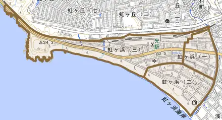 虹ケ浜とその周辺の地図。町の範囲を重ねている