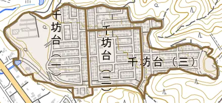 千坊台とその周辺の地図。町の範囲を重ねている