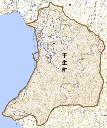 大字尾国とその周辺の地図。町の範囲を重ねている