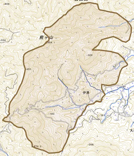 伊房とその周辺の地図。町の範囲を重ねている