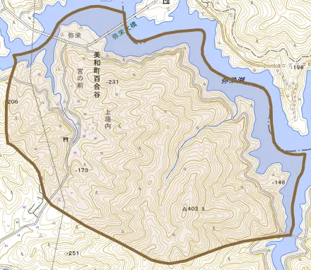 美和町百合谷とその周辺の地図。町の範囲を重ねている