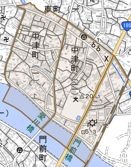 中津町とその周辺の地図。町の範囲を重ねている
