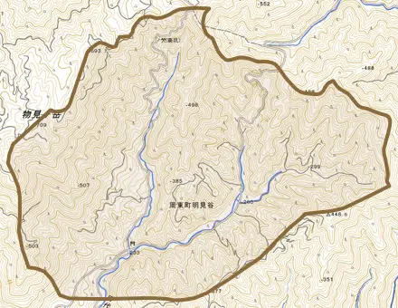 周東町明見谷とその周辺の地図。町の範囲を重ねている