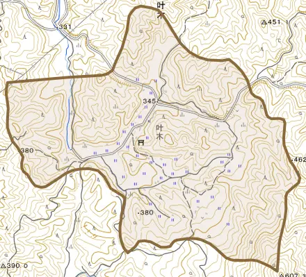 叶木とその周辺の地図。町の範囲を重ねている