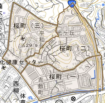 桜町とその周辺の地図。町の範囲を重ねている