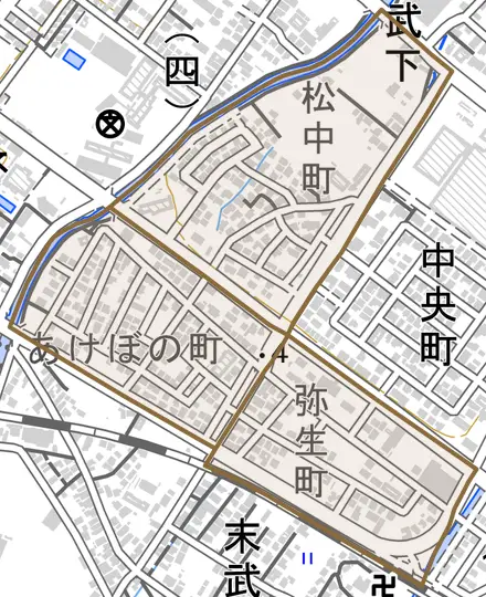 せせらぎ町とその周辺の地図。町の範囲を重ねている