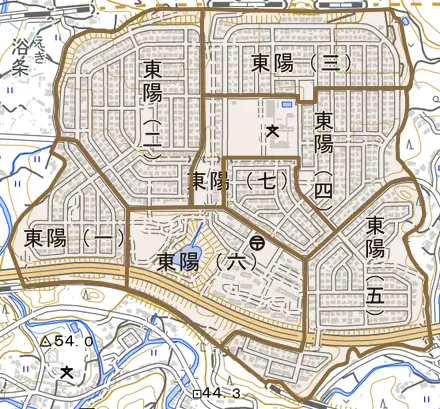 東陽とその周辺の地図。町の範囲を重ねている