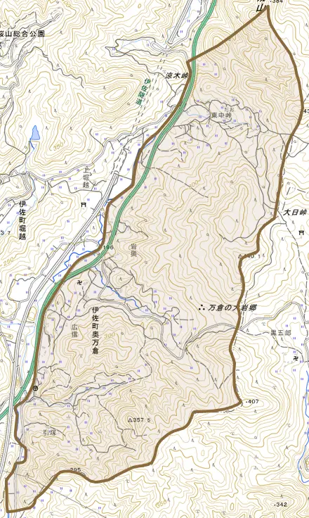 伊佐町奥万倉とその周辺の地図。町の範囲を重ねている