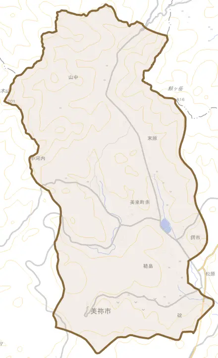 美東町赤とその周辺の地図。町の範囲を重ねている