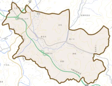 美東町真名とその周辺の地図。町の範囲を重ねている