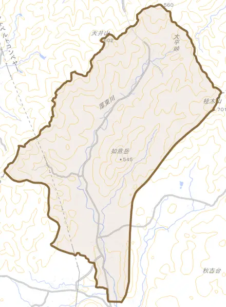 秋芳町嘉万とその周辺の地図。町の範囲を重ねている