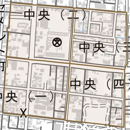 中央とその周辺の地図。町の範囲を重ねている