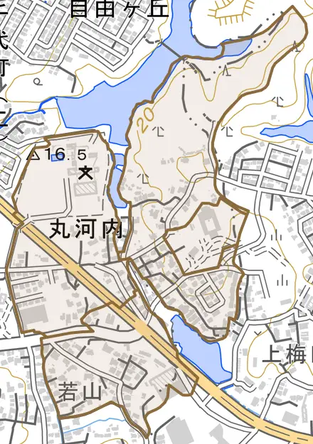 大字丸河内とその周辺の地図。町の範囲を重ねている