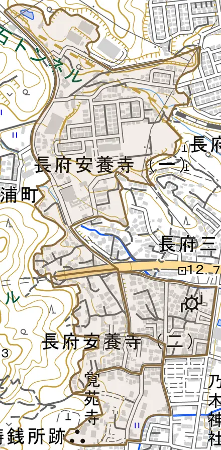 長府安養寺とその周辺の地図。町の範囲を重ねている
