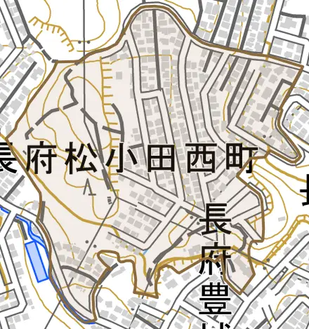 長府松小田西町とその周辺の地図。町の範囲を重ねている