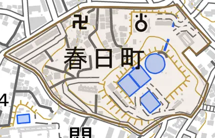 春日町とその周辺の地図。町の範囲を重ねている