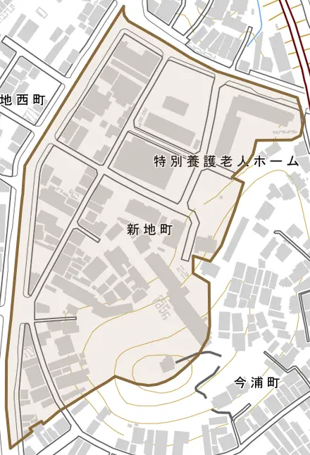新地町とその周辺の地図。町の範囲を重ねている