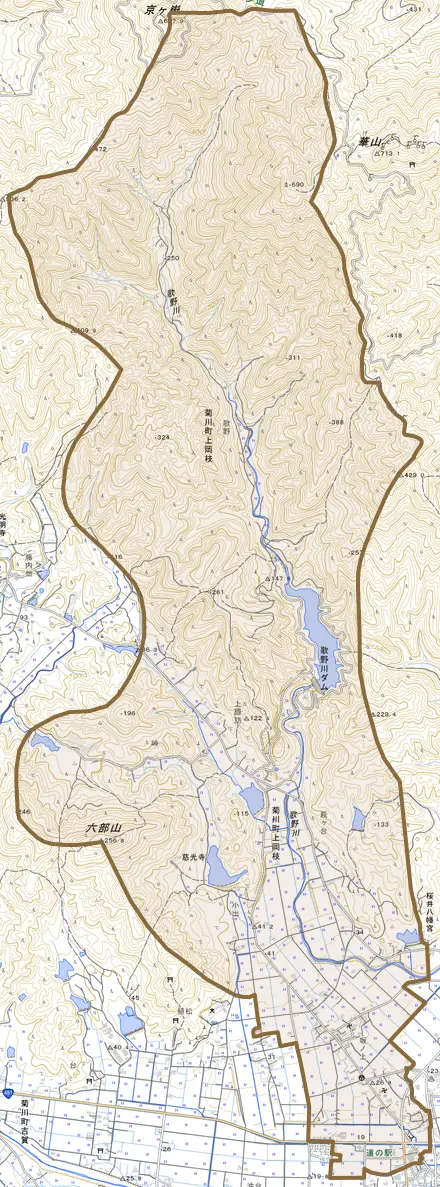 菊川町大字上岡枝とその周辺の地図。町の範囲を重ねている