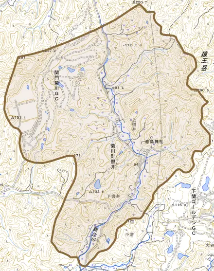 菊川町大字轡井とその周辺の地図。町の範囲を重ねている