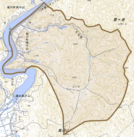 菊川町大字東中山とその周辺の地図。町の範囲を重ねている