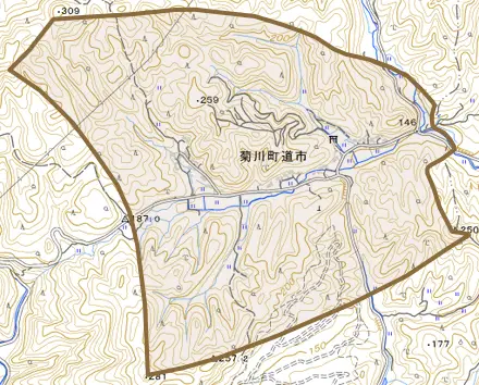 菊川町大字道市とその周辺の地図。町の範囲を重ねている