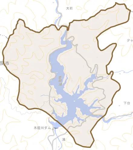 豊田町大字地吉とその周辺の地図。町の範囲を重ねている