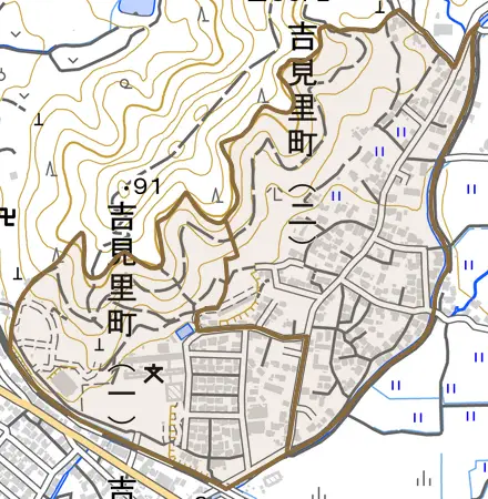 吉見里町とその周辺の地図。町の範囲を重ねている