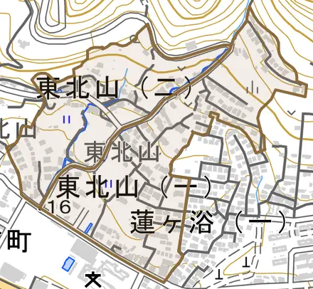 東北山とその周辺の地図。町の範囲を重ねている
