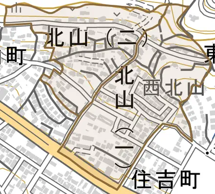 北山とその周辺の地図。町の範囲を重ねている