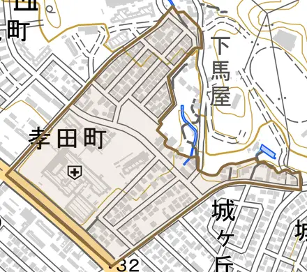孝田町とその周辺の地図。町の範囲を重ねている
