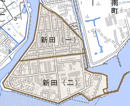 新田とその周辺の地図。町の範囲を重ねている