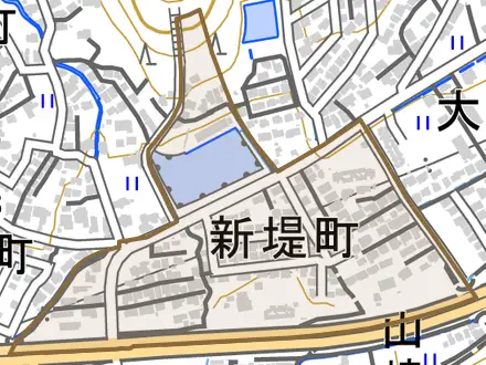 新堤町とその周辺の地図。町の範囲を重ねている