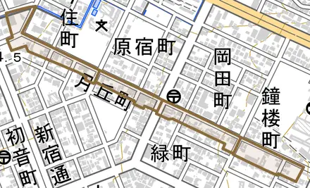 月丘町とその周辺の地図。町の範囲を重ねている