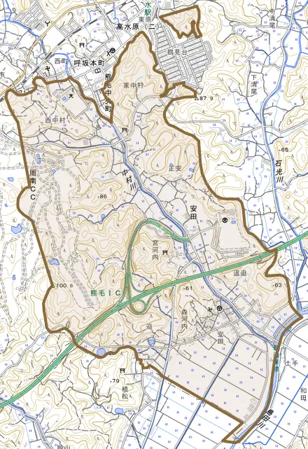 大字安田とその周辺の地図。町の範囲を重ねている
