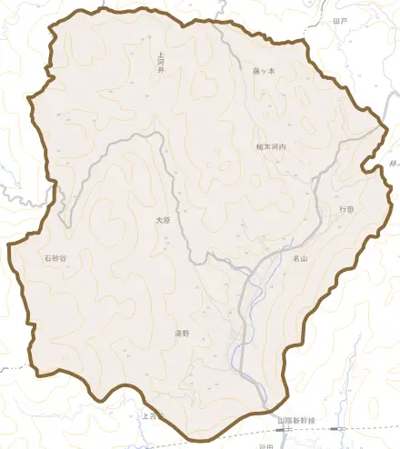 大字湯野とその周辺の地図。町の範囲を重ねている