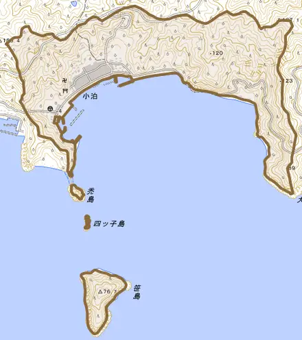 大字小泊とその周辺の地図。町の範囲を重ねている
