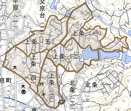 上条とその周辺の地図。町の範囲を重ねている