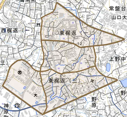 東梶返とその周辺の地図。町の範囲を重ねている