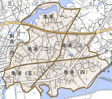 亀浦とその周辺の地図。町の範囲を重ねている