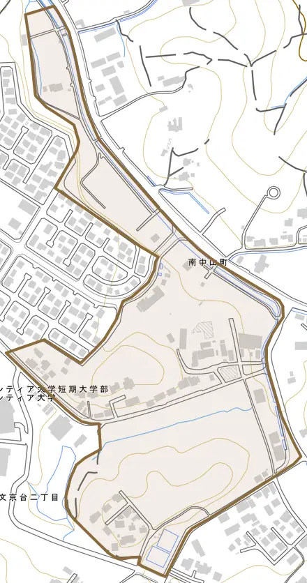 南中山町とその周辺の地図。町の範囲を重ねている