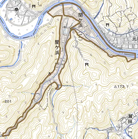関ヶ浜とその周辺の地図。町の範囲を重ねている
