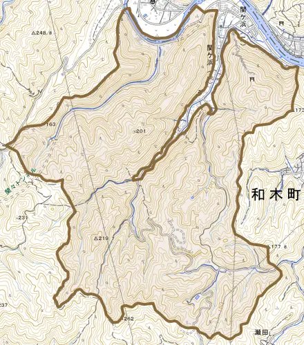 大字関ヶ浜とその周辺の地図。町の範囲を重ねている