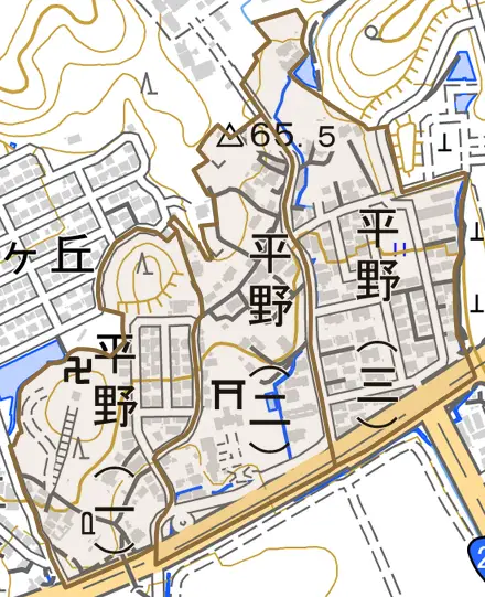 平野とその周辺の地図。町の範囲を重ねている