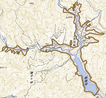 上天花町とその周辺の地図。町の範囲を重ねている