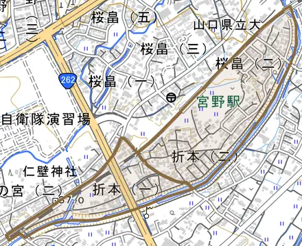 折本とその周辺の地図。町の範囲を重ねている