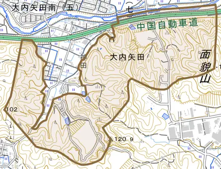 大内矢田とその周辺の地図。町の範囲を重ねている