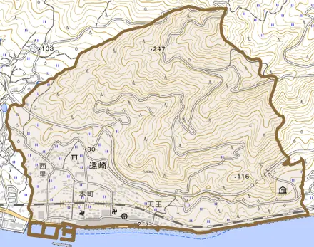 遠崎とその周辺の地図。町の範囲を重ねている